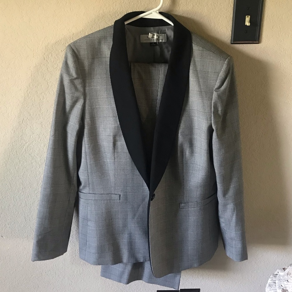 woman’s two piece pant suit
